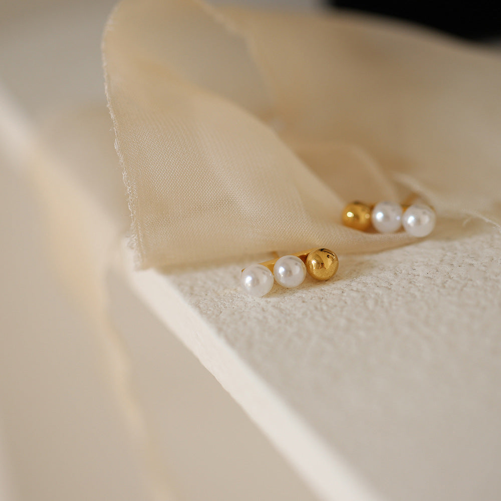 Pamela Pearl Stud Earrings