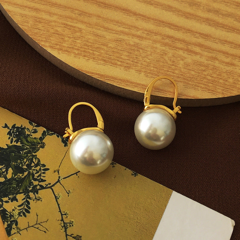 Mullins Pearl Earrings (White)